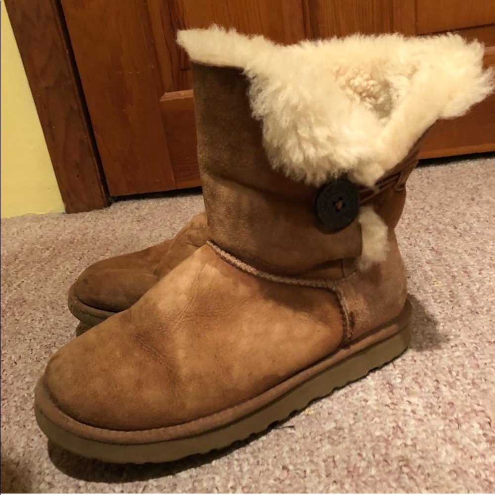 Ugg Bailey Button Chestnut - image 1